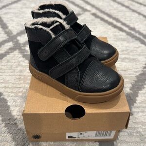 UGG Rennon High Top Sneaker size 8